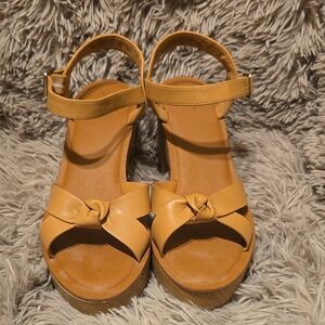 Elegant Tan Women's Sandals
